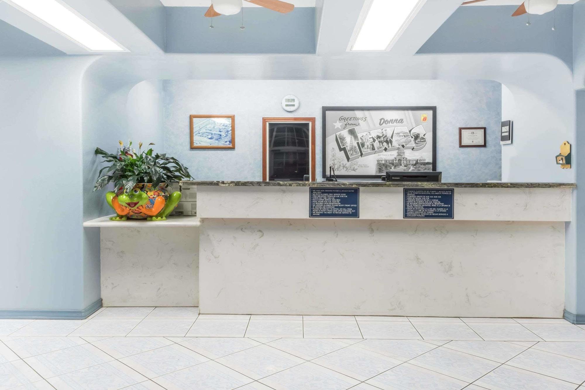 Super 8 Donna Otel Dış mekan fotoğraf