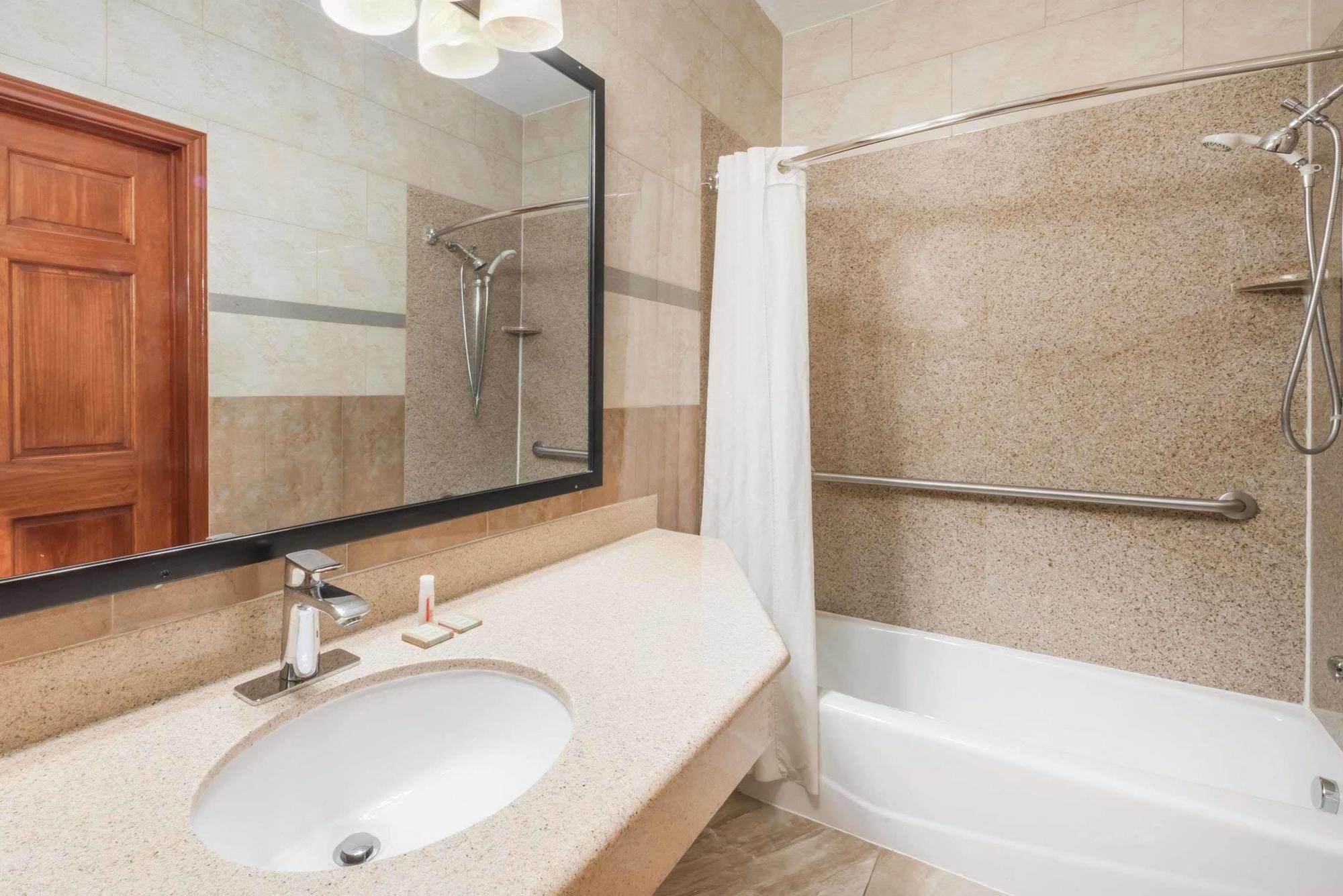 Super 8 Donna Otel Dış mekan fotoğraf